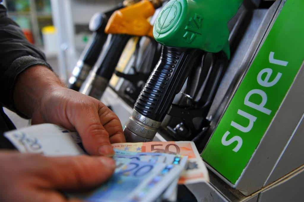 Salgono di nuovo i prezzi medi dei carburanti, soprattutto del diesel