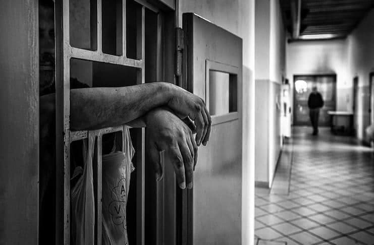 La camorra non è stata sconfitta: il problema non è chi esce dal carcere, ma quello che trova fuori