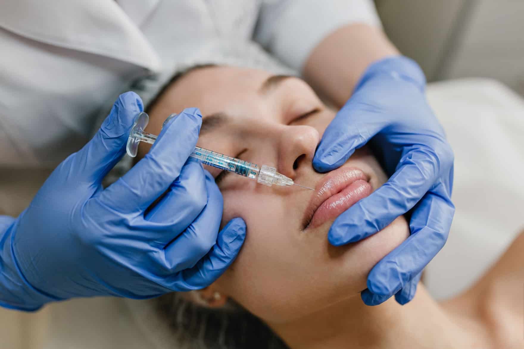 Nel mondo illegale di filler e botox: l'inchiesta di Informare