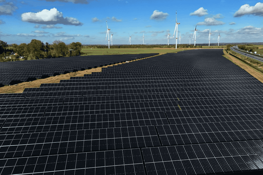 L'energia solare supera il carbone: la svolta verde dell'UE