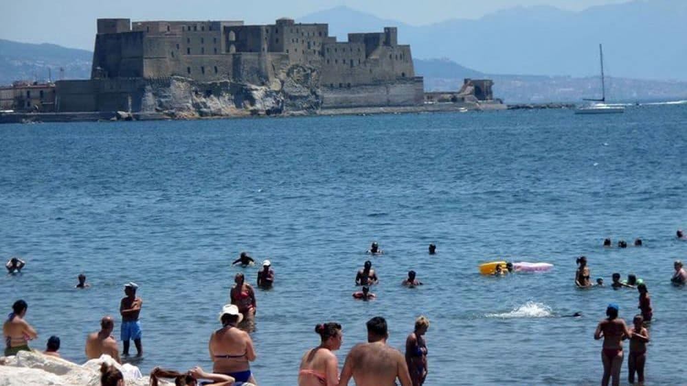 Boom di turisti a Napoli nonostante il caldo