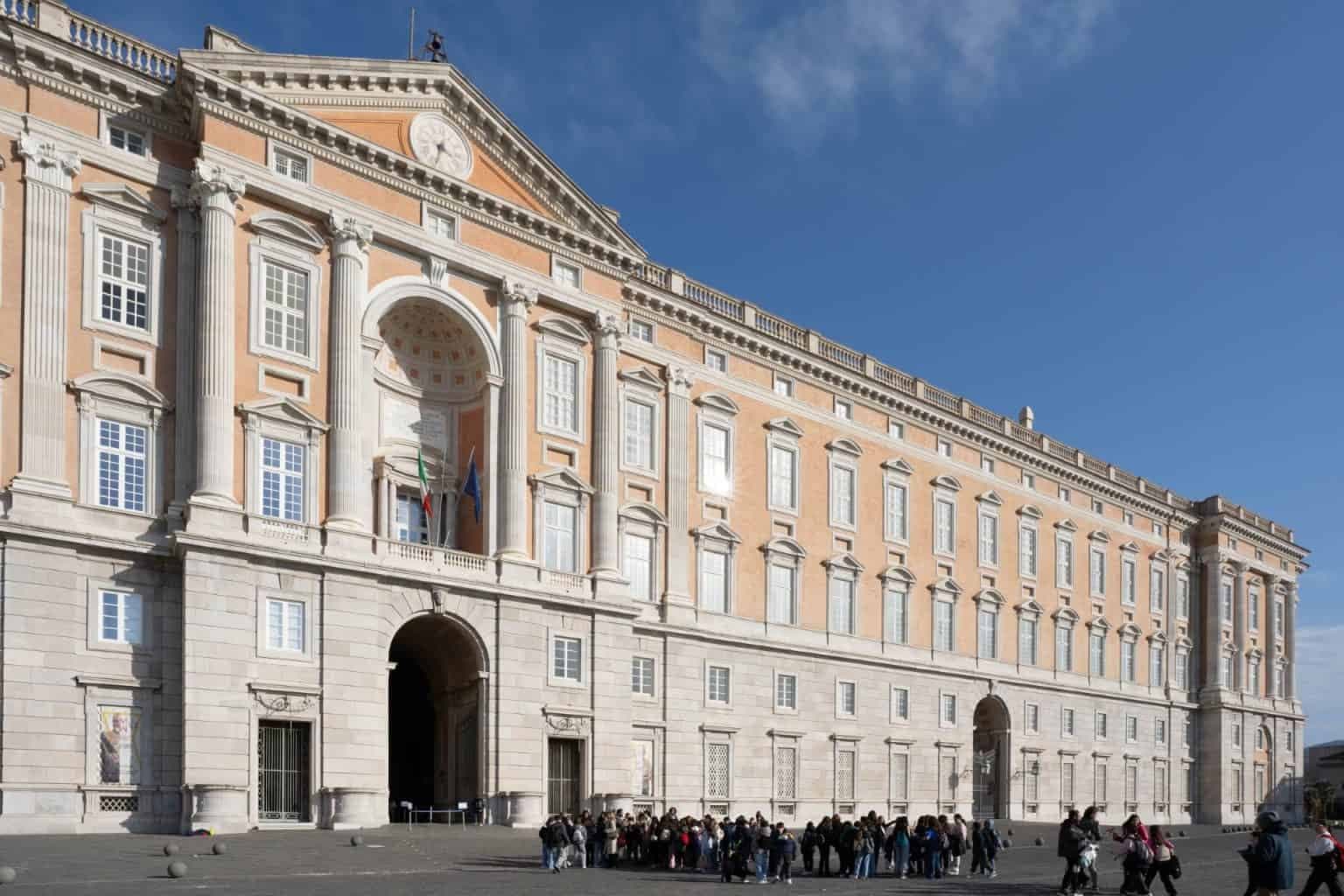 Around CE - Riposa in pace, Ripartire da Parravano e Caserta d'estate