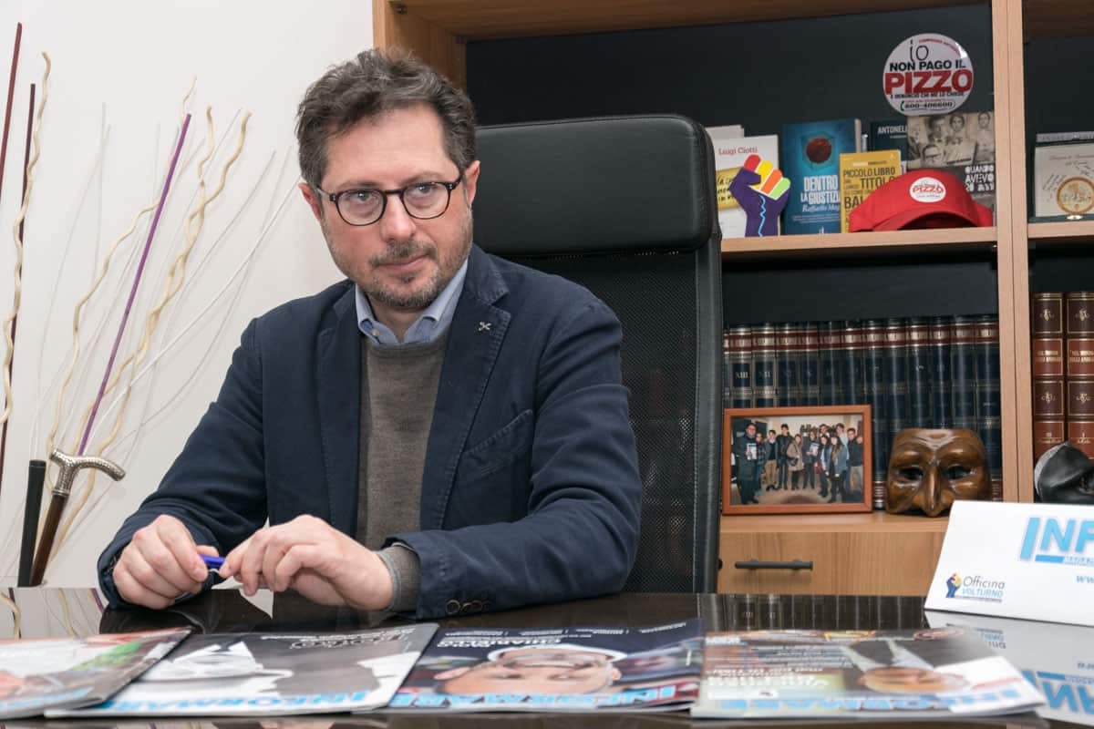 Perché il “fenomeno Borrelli”racconta il nostro bisogno di normalità