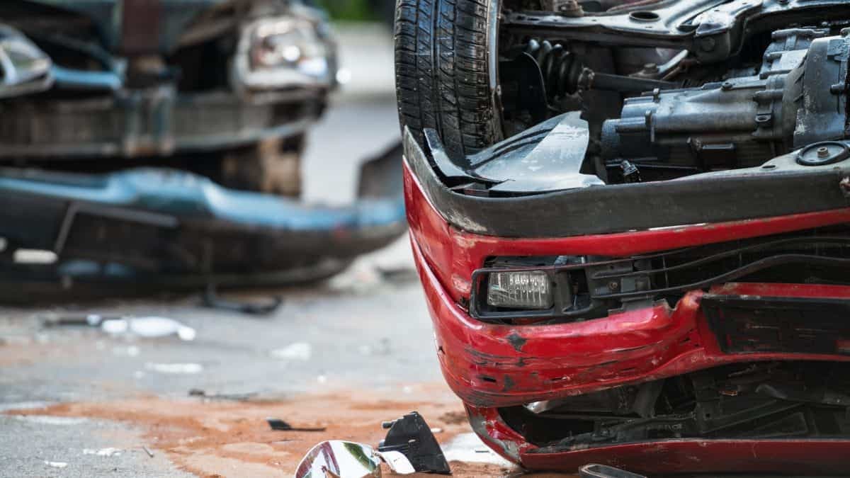 COPERTINA - Frodi e falsi sinistri: il circolo vizioso delle RC Auto in Campania