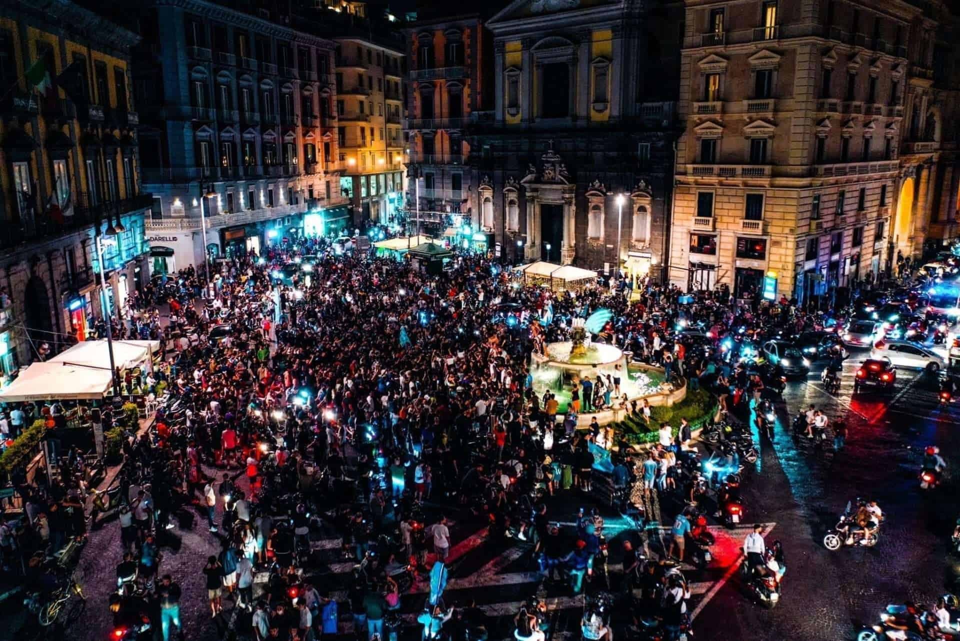 Napoli, la città si muove in vista della festa scudetto