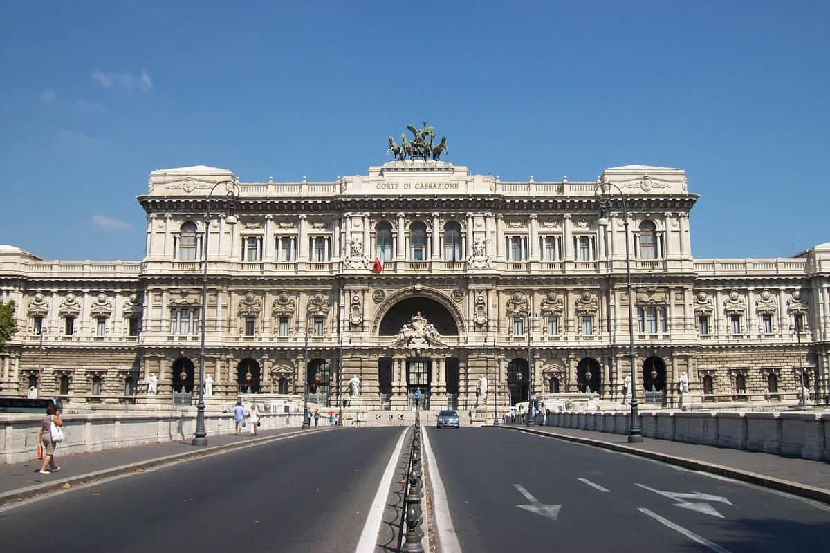 Rinuncia agli immobili: la corte di cassazione non ti obbliga a restare proprietario
