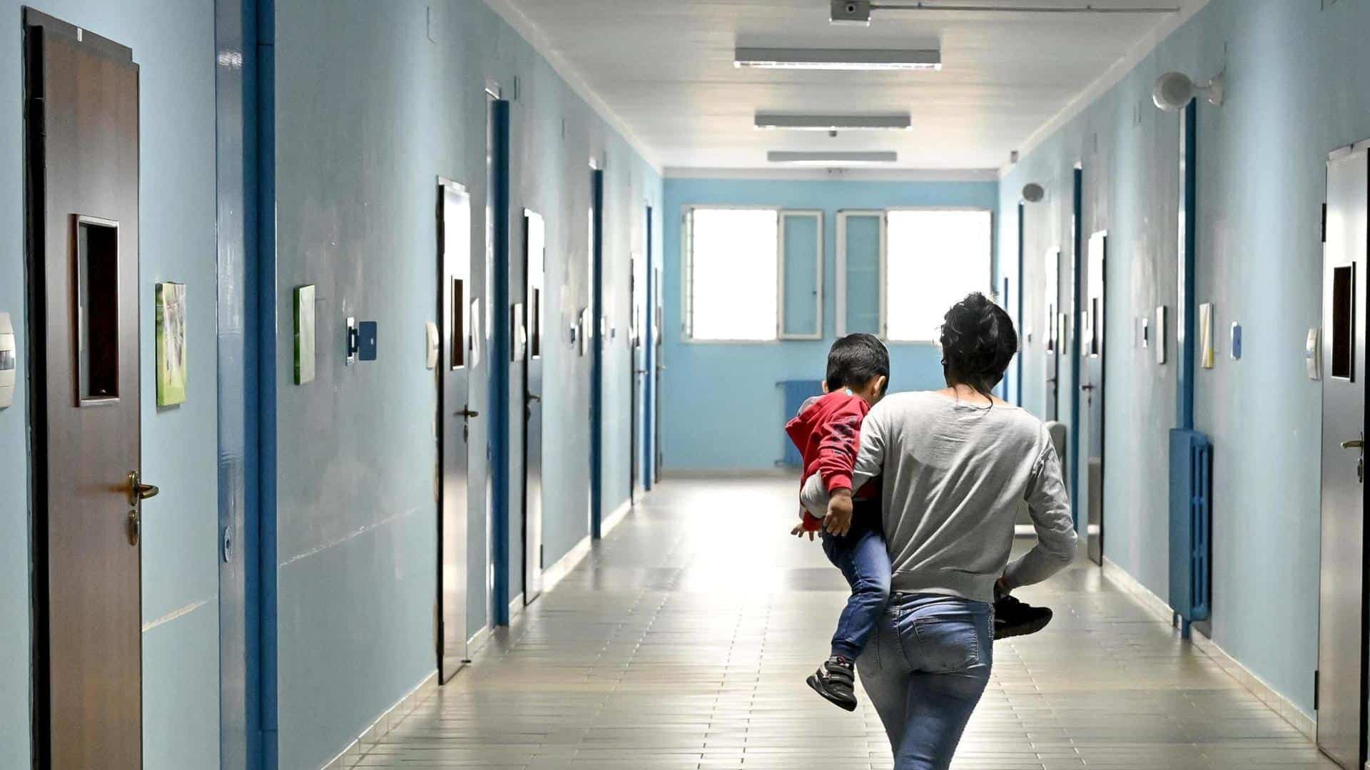 Madri e donne incinte, cosa prevede il decreto sicurezza