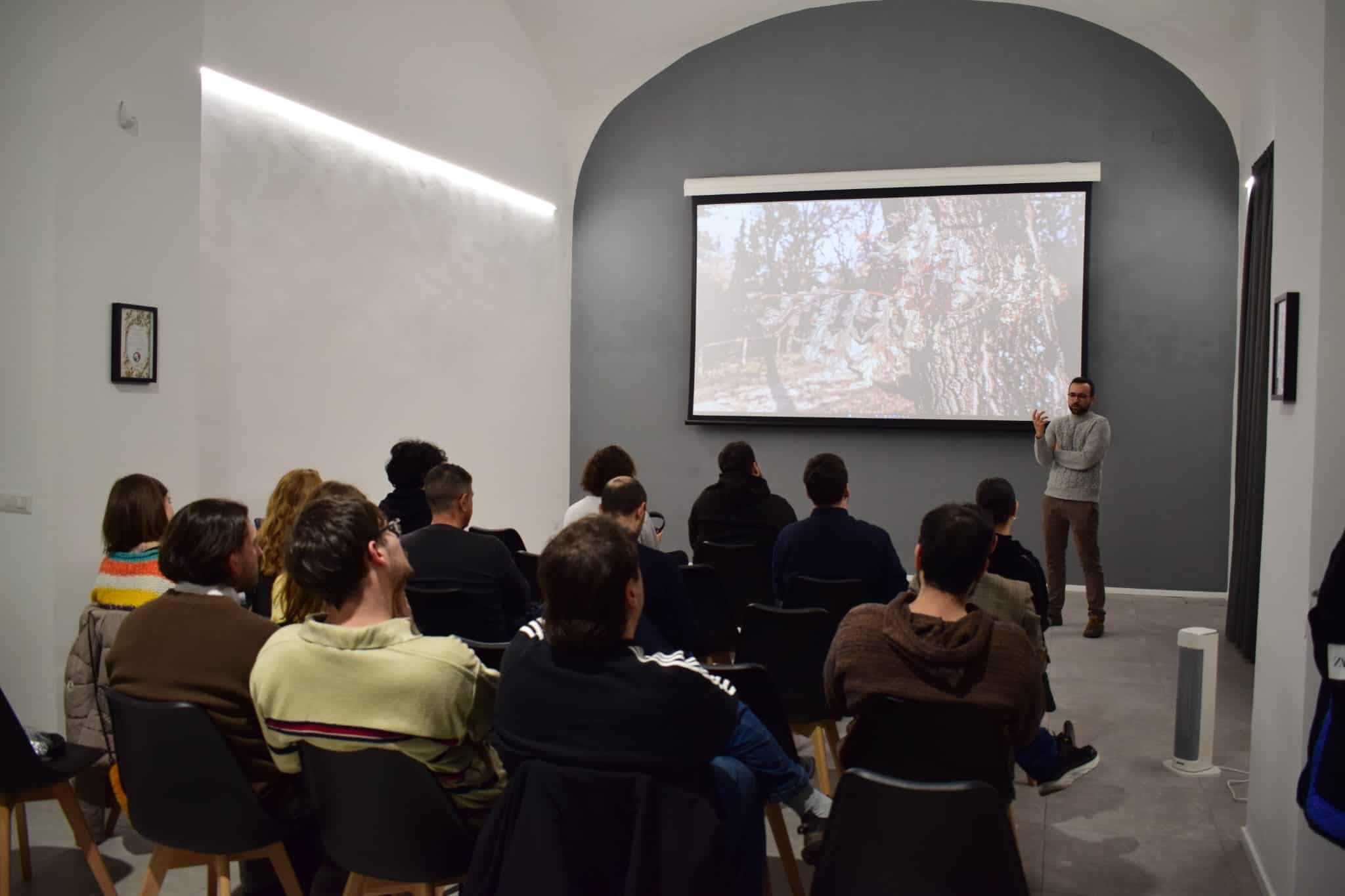Around CE - Cinema in cuffia, il Mazziere e i canti popolari