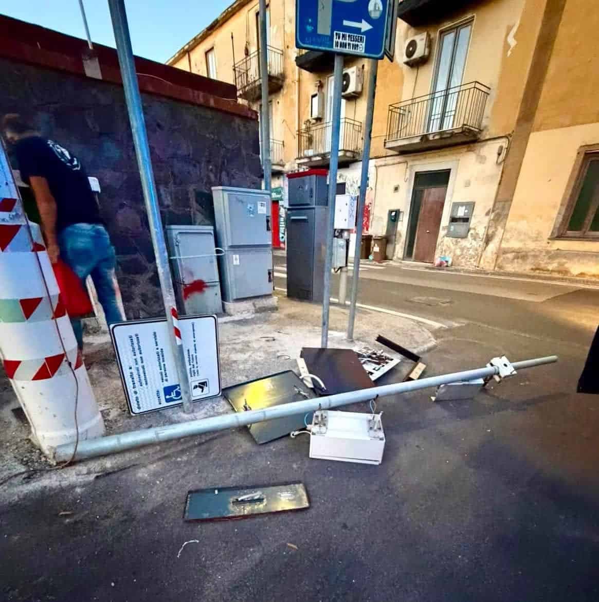 Bacoli, quarto raid contro le telecamere. Della Ragione: "Non molliamo di un millimetro"