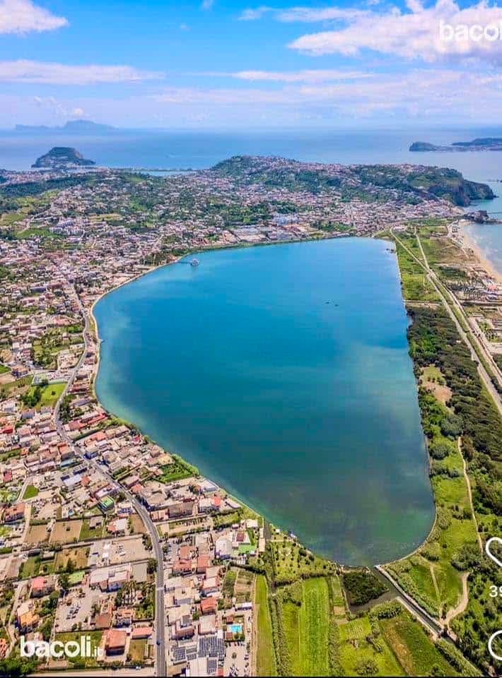 Bacoli, il canale del Fusaro dopo anni di scarichi e cemento: una storia lunga almeno 15 anni